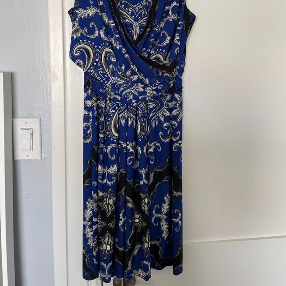 Blue patterned dress size 6 - Picture 2 of 4